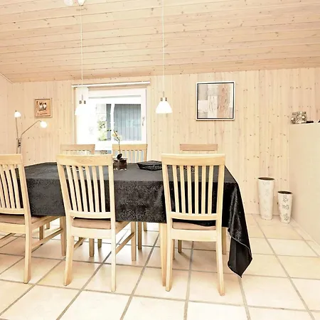 Holiday home Three-bedroom In 28