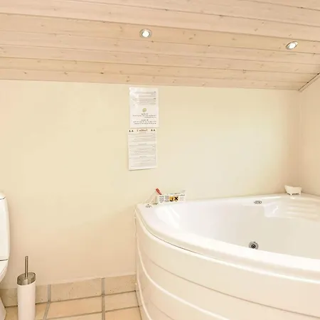 Three-bedroom In 28 Casa de Férias Oksbøl
