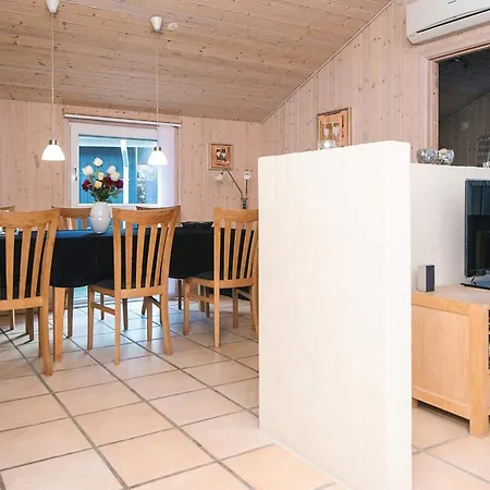 Three-bedroom In 28 *