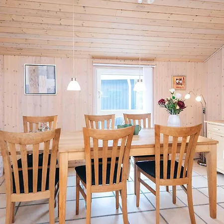 6 Person In Oksbol-by Traum