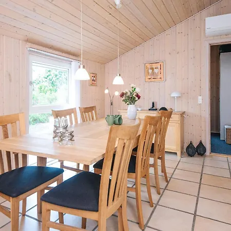 6 Person In Oksbol-by Traum
