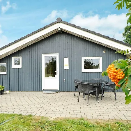 Three-bedroom In 28 Oksbøl