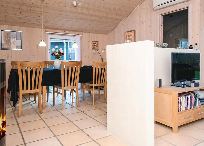 6 Person In Oksbol-by Traum *